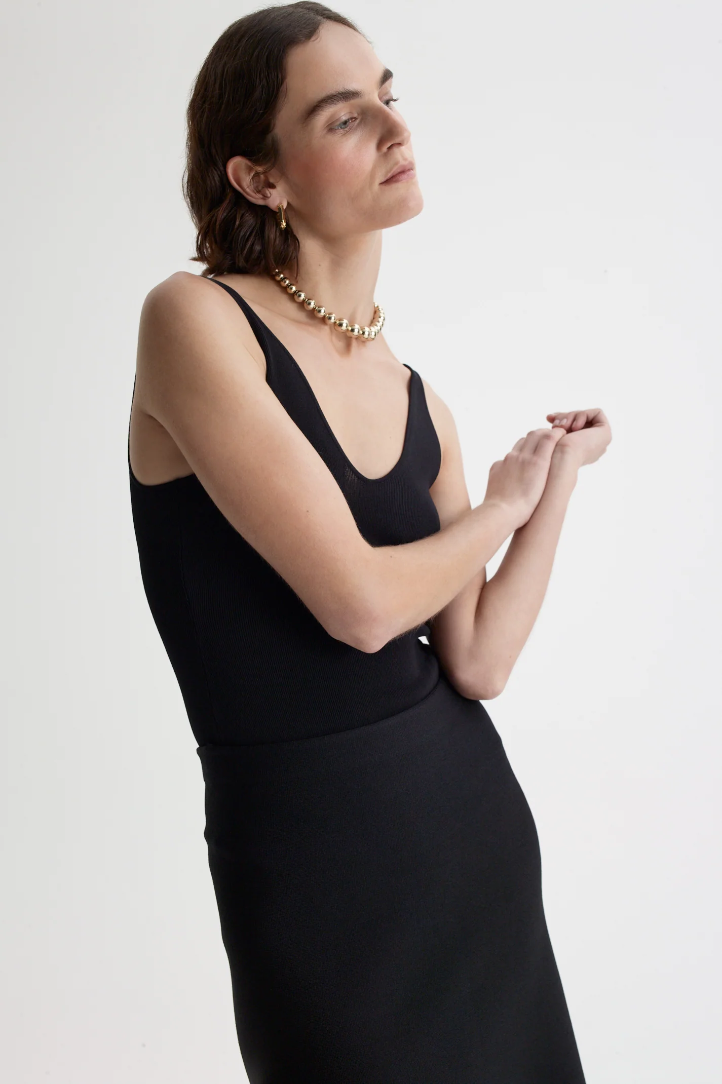 CREPE KNIT V NECK SINGLET - Image 5