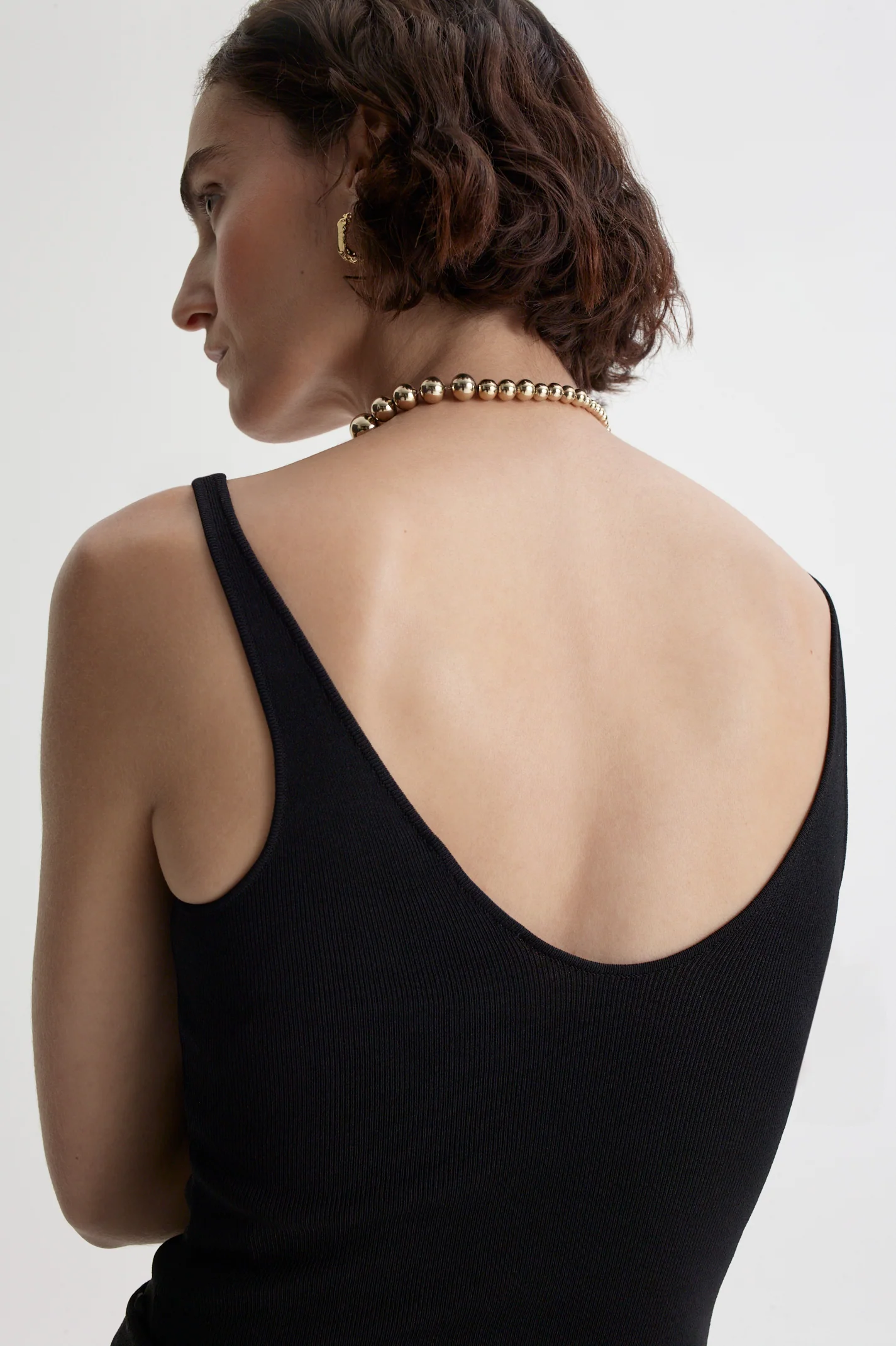 CREPE KNIT V NECK SINGLET - Image 9